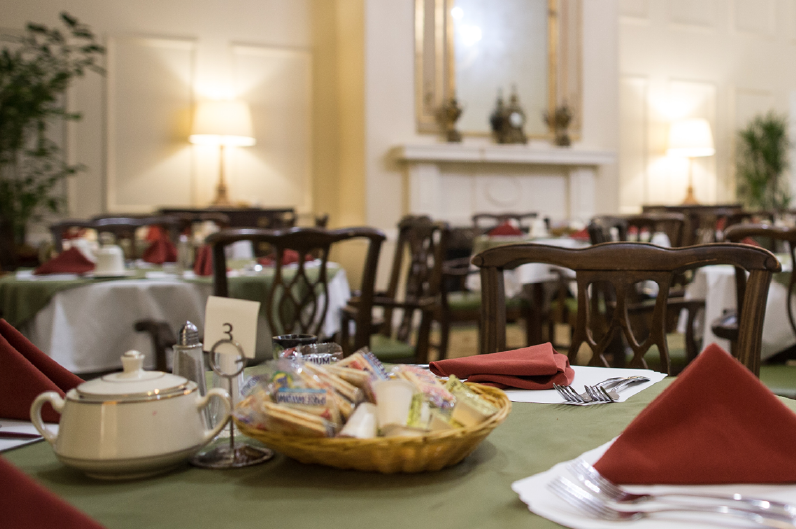 Our Independent Living grand dining room, restaurant-style, is formal and welcoming at the same time.
